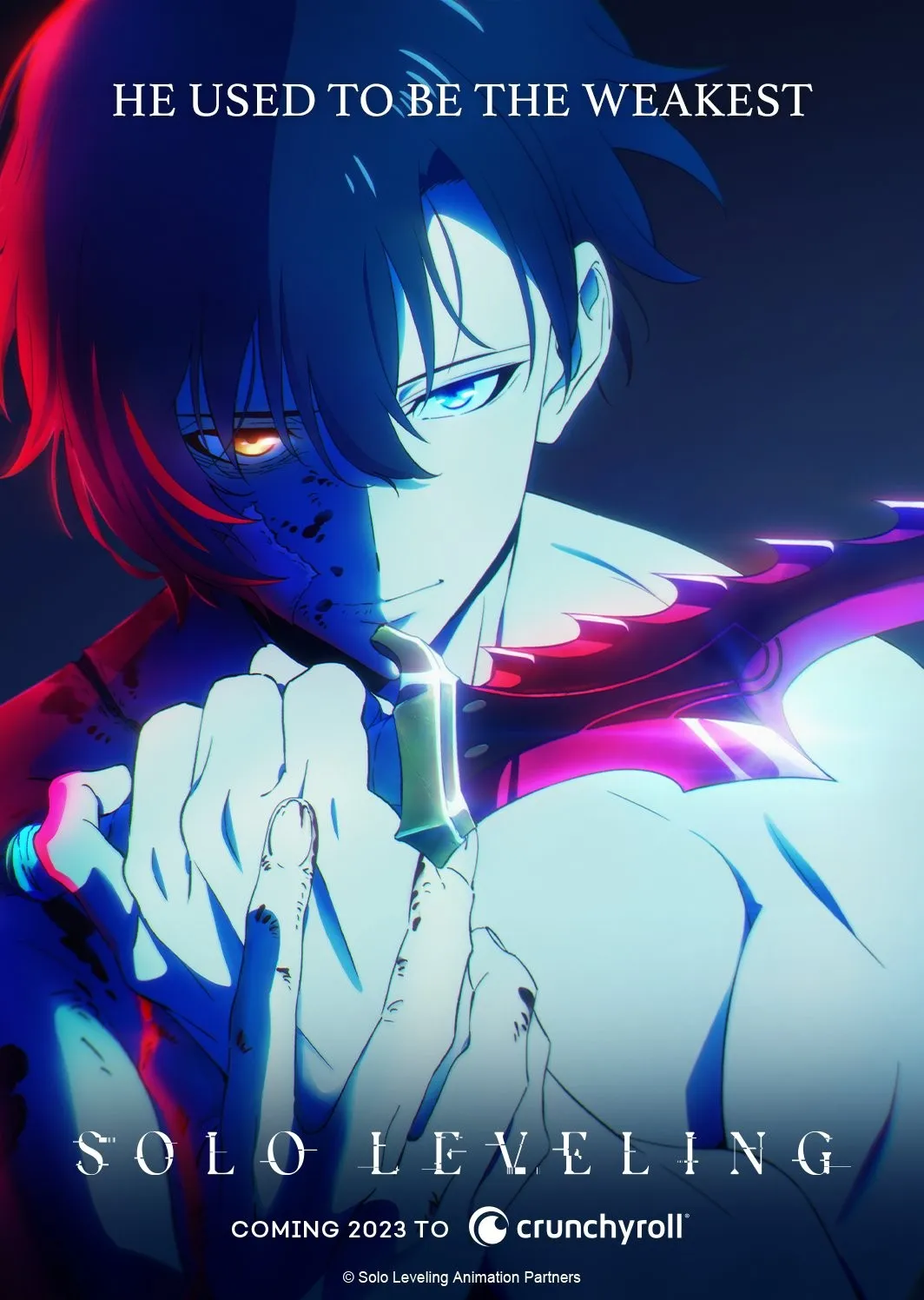 Affiche de l’anime Solo Leveling : Sung Jin-Woo, le visage en partie ensanglanté, tient une dague