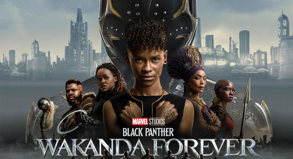 Affiche de Black Panther&nbsp;: Wakanda Forever, Shuri bras croisés entourée des siens
