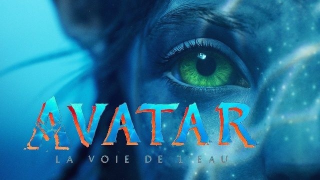 Titre Avatar&nbsp;: la voie de l’eau sur un gros plan d’œil vert de Na’vi