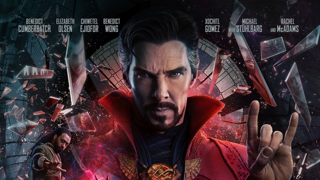 Affiche de Doctor Strange in the Multiverse of Madness, Strange entouré d’éclats de verre