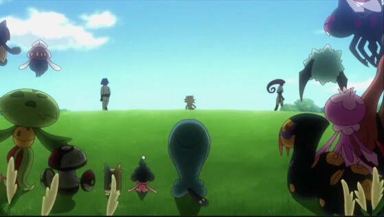 Des Pokémon regardent Jessie, James et Miaouss s’éloigner chacun de leur côté dans une prairie