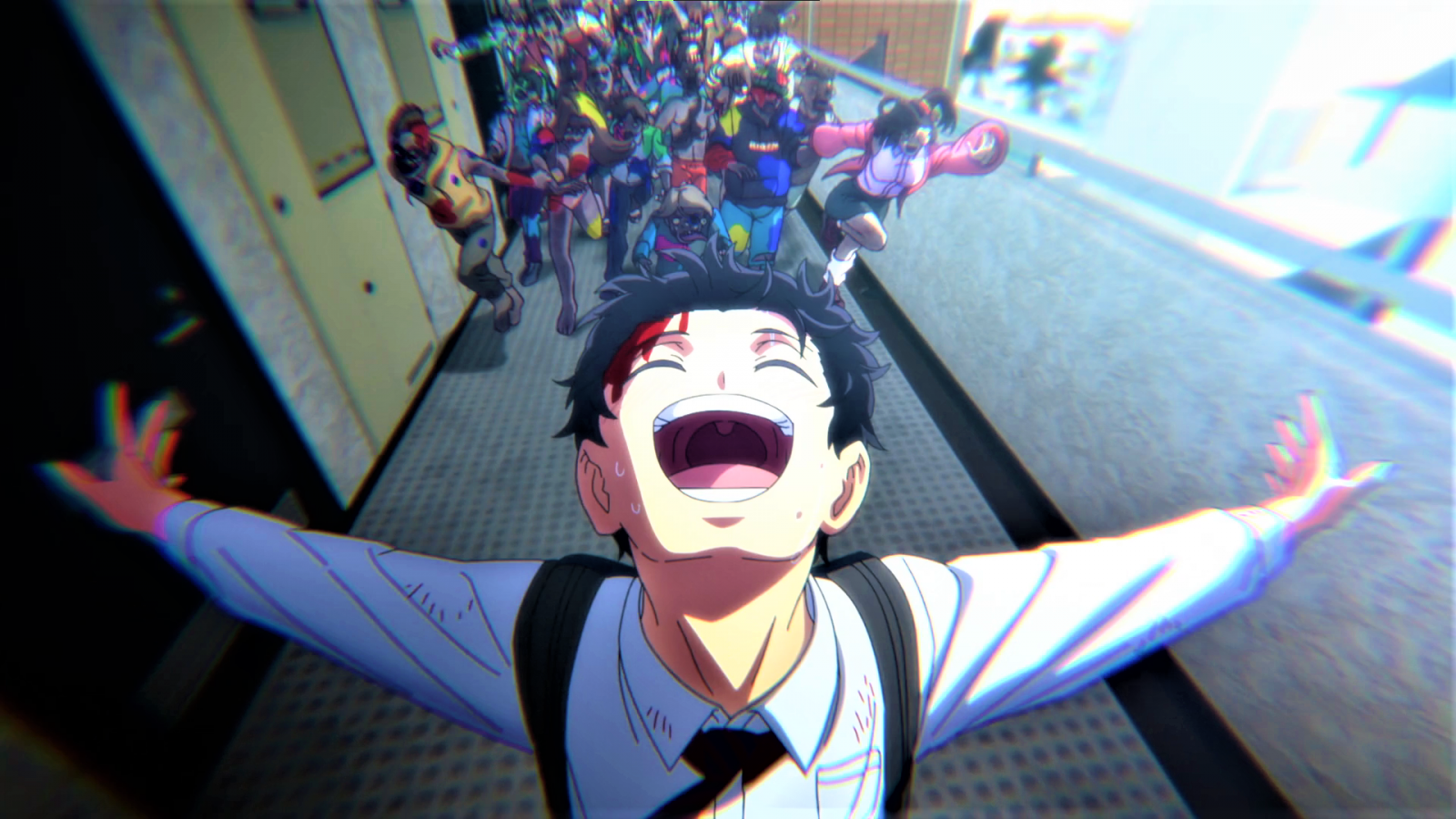 Capture de ZOM 100&nbsp;: Akira, bras ouverts et hilare, poursuivi par une horde de zombies