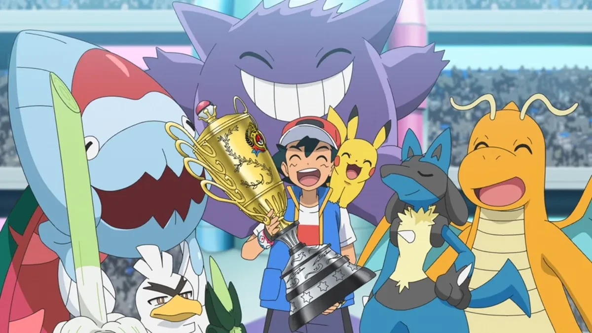 Sacha brandit un trophée doré, entouré de Pikachu, Ectoplasma, Lucario et Dracolosse