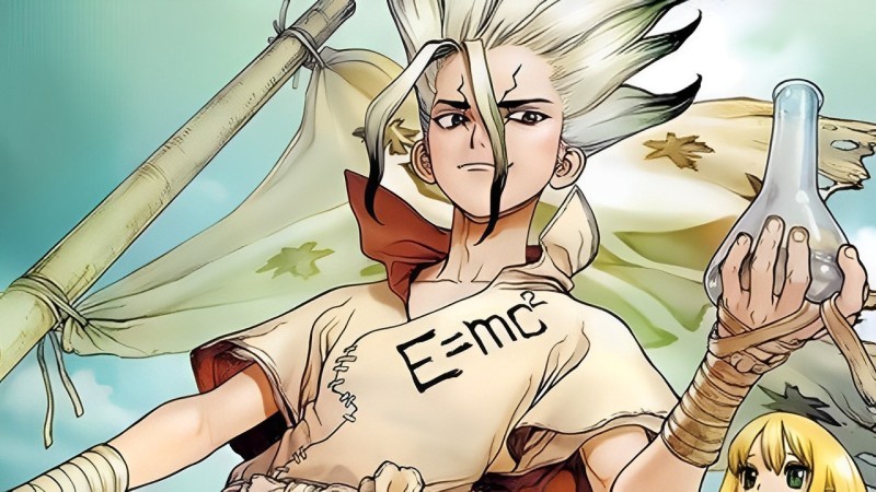 Senku, t-shirt marqué E=mc², brandit une fiole devant un drapeau en tissu