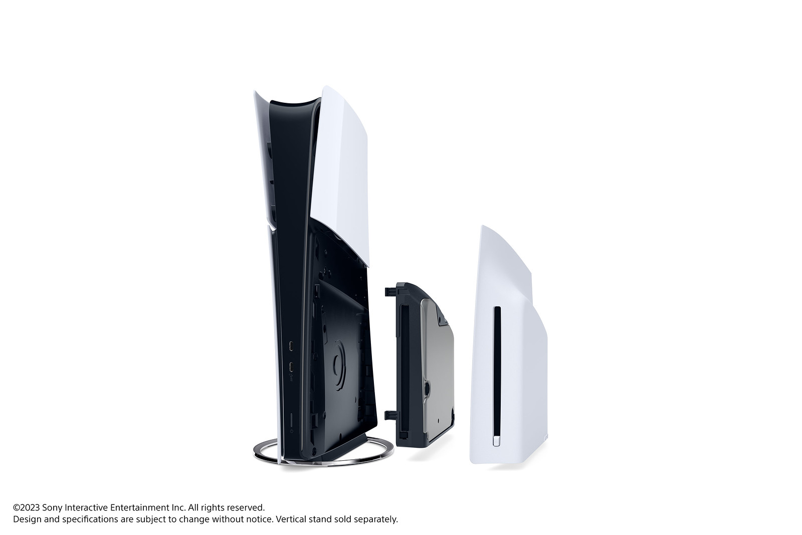 PS5 Slim Digital Edition à côté de son lecteur de disque amovible et de sa coque, présentés séparément