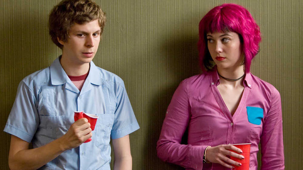 Michael Cera et Mary Elizabeth Winstead, gobelet rouge à la main, dans le film Scott Pilgrim