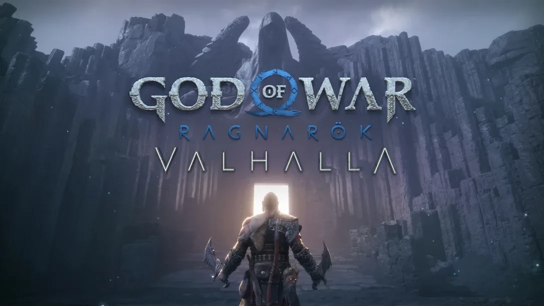 Kratos de dos face à une porte lumineuse, sous le titre God of War Ragnarök Valhalla