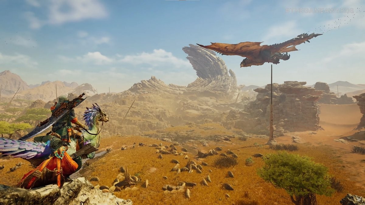 Chasseur à dos de monture observant un dragon en vol au-dessus d’une plaine désertique dans Monster Hunter Wilds