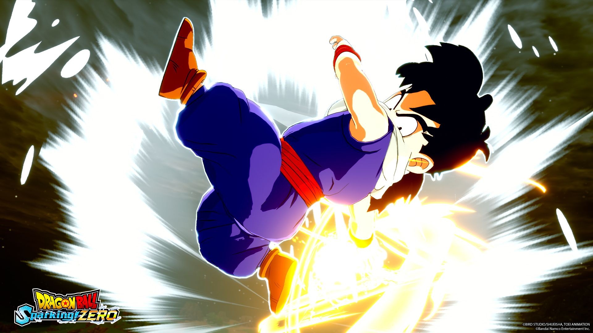 Gohan enfant en tenue violette, en plein saut au milieu d’une aura blanche