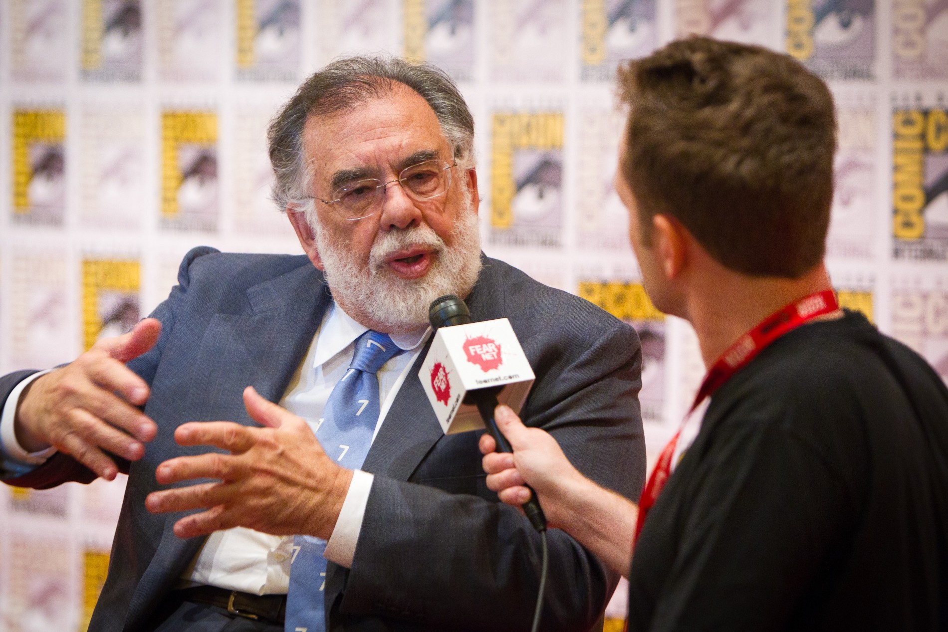 Francis Ford Coppola répond à une interview devant un panneau du Comic-Con