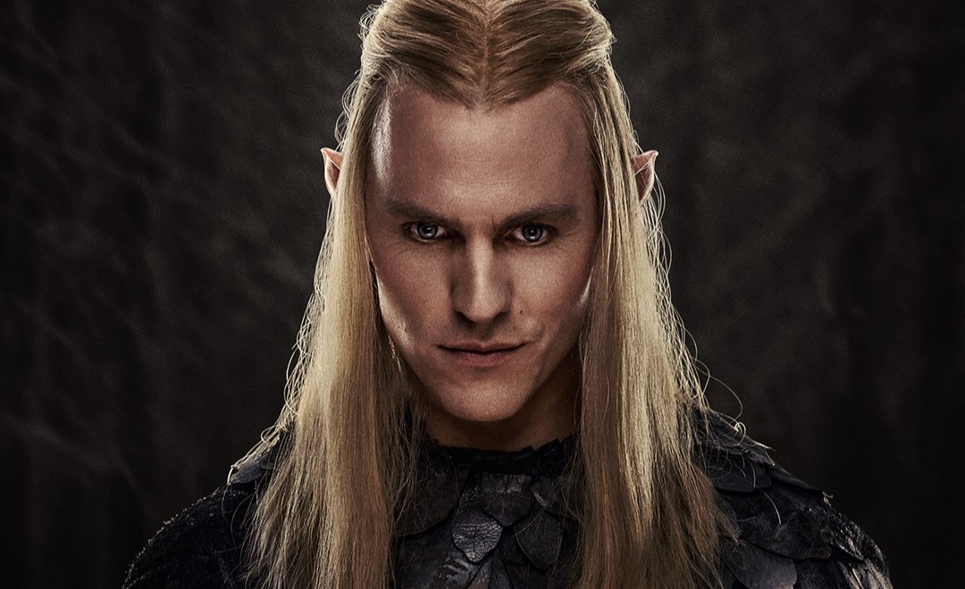Portrait de Sauron en Annatar, elfe aux longs cheveux blonds et au regard inquiétant