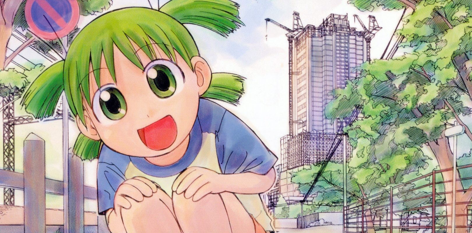 Illustration de Yotsuba&!&nbsp;: la fillette aux cheveux verts accroupie, tout sourire, dans une rue
